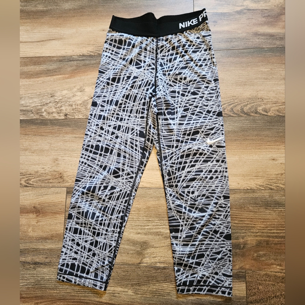 Womens Nike Pro Black and White Capri Leggings